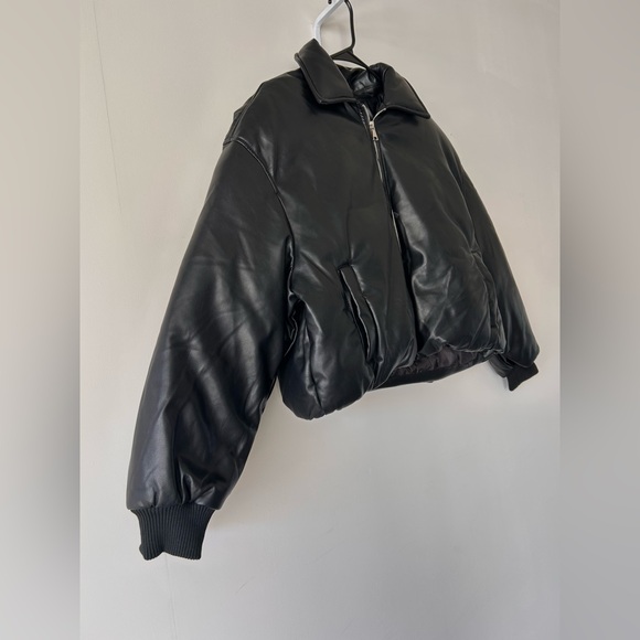 Superdown Sanja Faux Leather Jacket Black Medium Cropped Bomber Zip Up Women’s - Picture 9 of 16